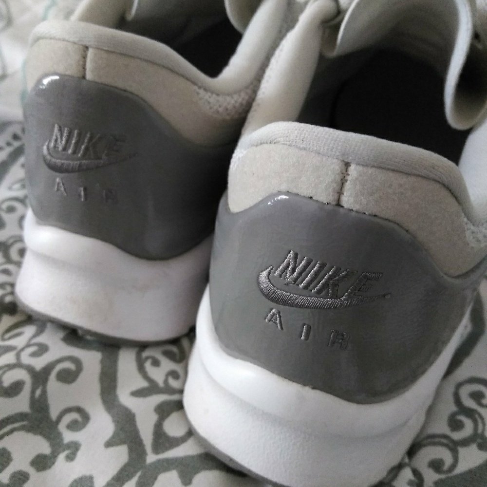 Nike - Picture 2 of 3